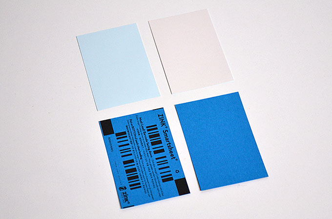 写真の紙と色を補正してくれる青い用紙には裏表があります。