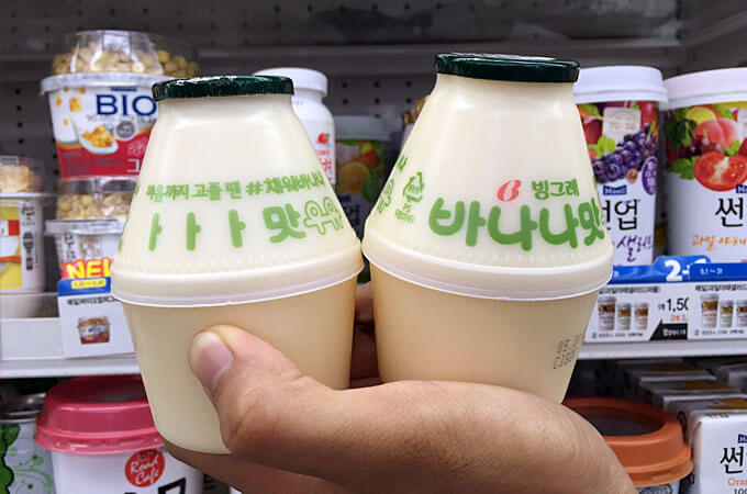韓国ではいろいろな牛乳が飲まれていますが、お子さんから大人まで人気の牛乳といえば、「バナナ牛乳」ですね！