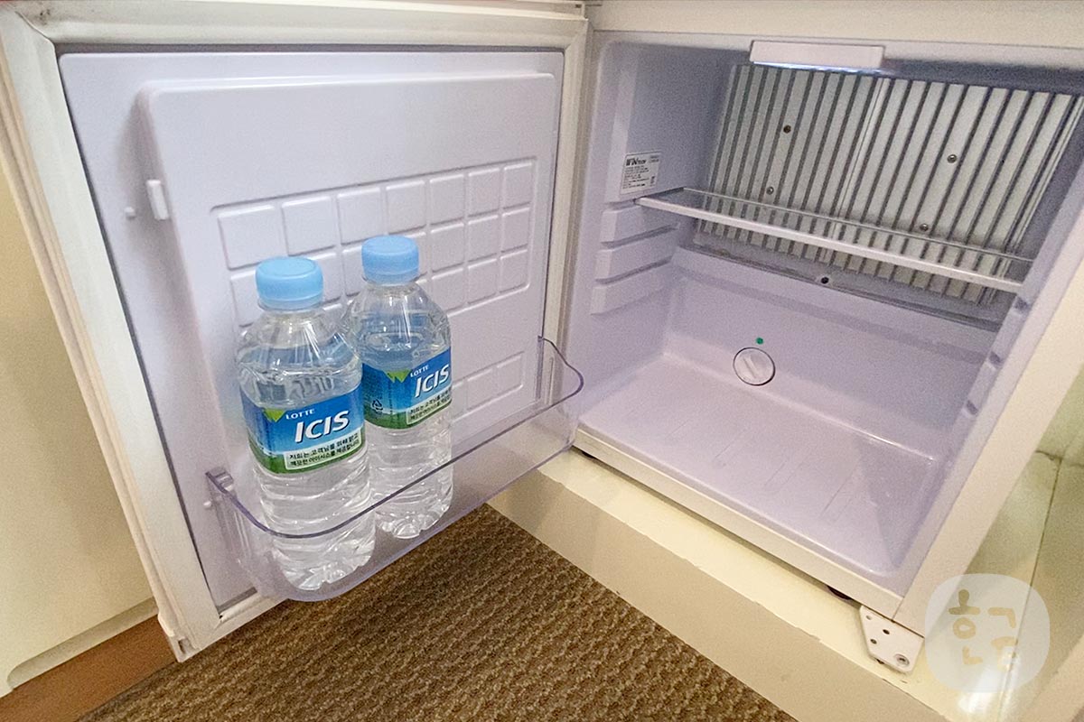 冷蔵庫にはちゃんと水も入ってましたし、