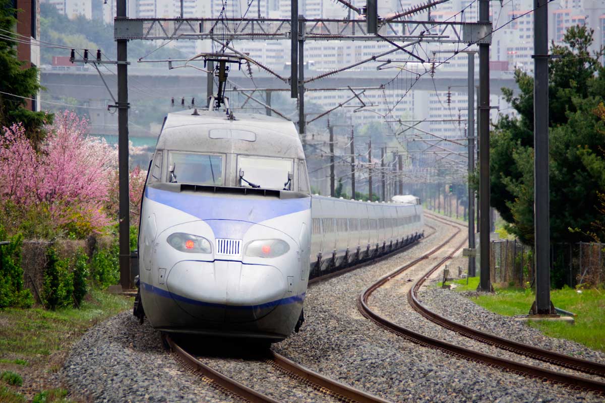 韓国の高速鉄道KTXとは？
